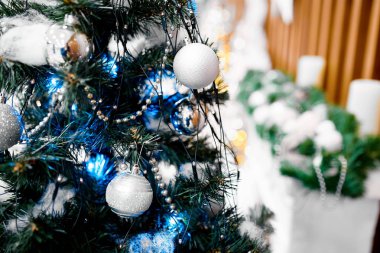 Oyuncaklarla Noel ağacı