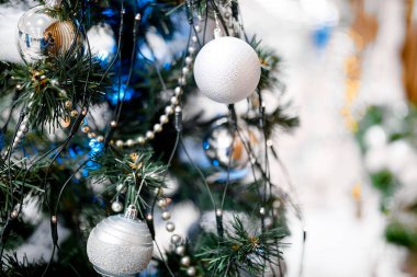 Oyuncaklarla Noel ağacı