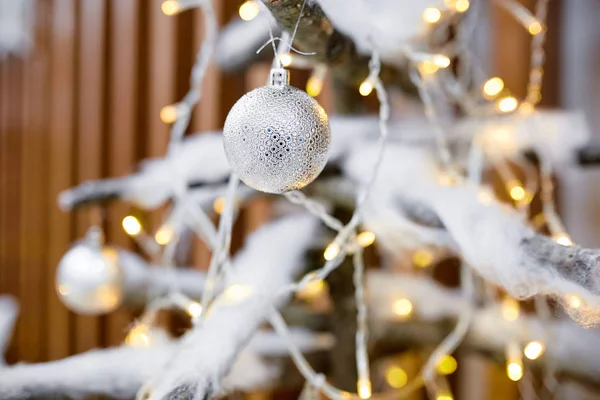 Oyuncaklar ile Noel ağacı süslemeleri