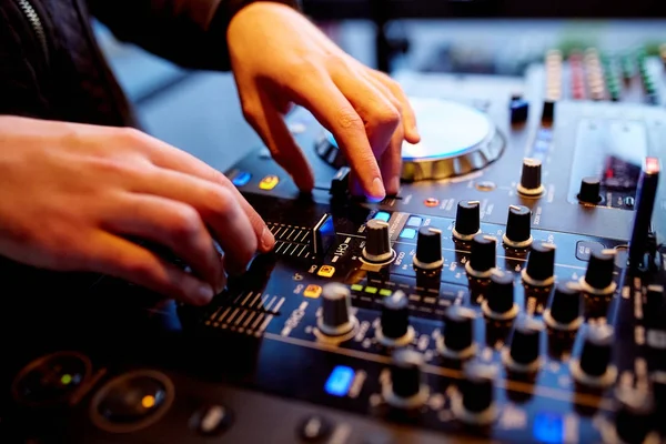 Великий чорний контролер DJ — стокове фото