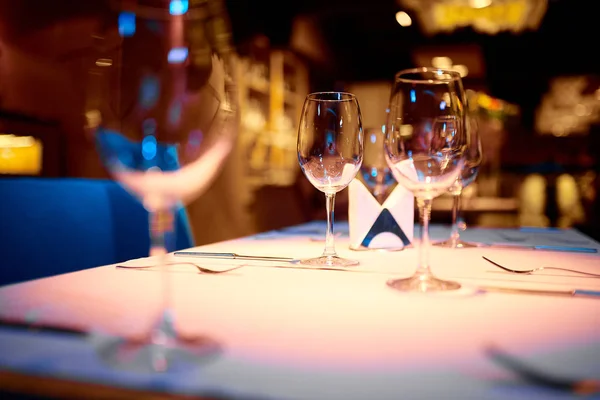 Foto av vinglas på bordet — Stockfoto