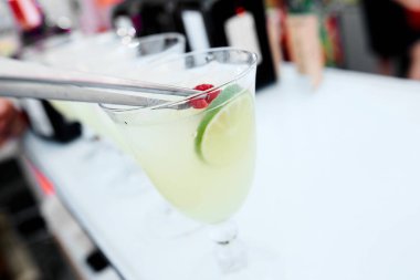 Kokteyl Çubuğu'nda limonlu sayaç