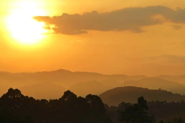 Erstaunlicher Sonnenuntergang im afrikanischen Kongo — Stockfoto