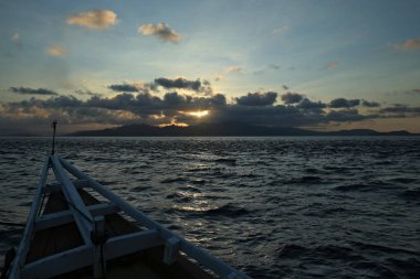 teknesi ile deniz manzara