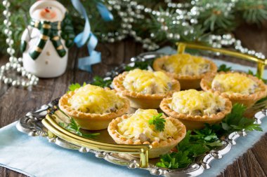 Tatil meze: bir celebra mantar ve et ile tartlets