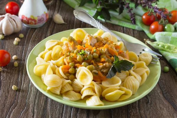 Traditional hot ragout with meat and vegetables stewed in tomato — Stock Photo, Image