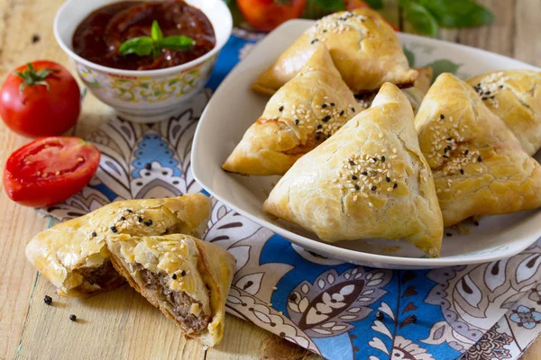Fried pies with meat, samsa and tomato ketchup, the national dis — Stock Photo, Image