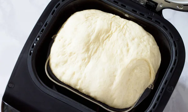 Teste Preparação e produtos de confeitaria na máquina de pão — Fotografia de Stock