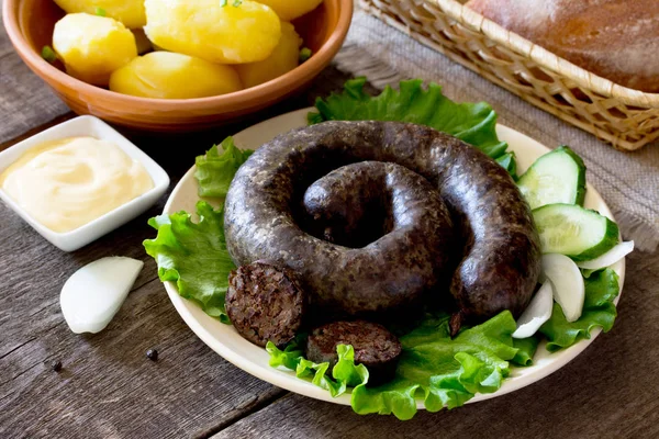 Homemade buckwheat liverwurst and sausage and boiled potatoes on — Stock Photo, Image