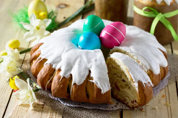 Traditional Easter food cake: the dough wrapped in a roll with n — Stock Photo, Image