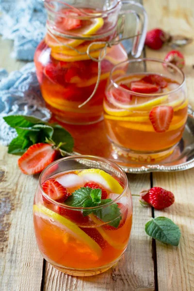 Refreshing summer drink strawberry mojito on a wooden table. The — Stock Photo, Image