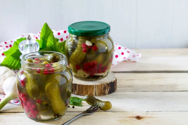 Marinated cucumbers gherkins. Marinated pickled cucumbers with r — Stock Photo, Image