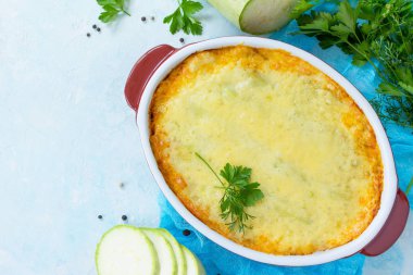 Kabak ve kıyılmış mea Bolognese soslu ev yapımı lazanya