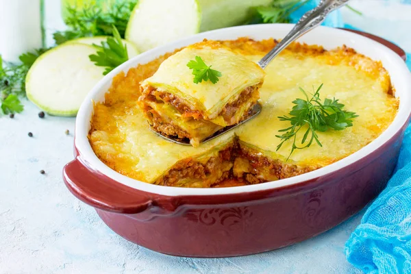 Homemade lasagna with Bolognese sauce of zucchini and minced mea — Stock Photo, Image