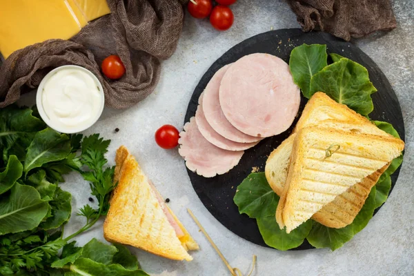 Jambon ve peynir preslenmiş ve tost Klasik Çift sandviç 