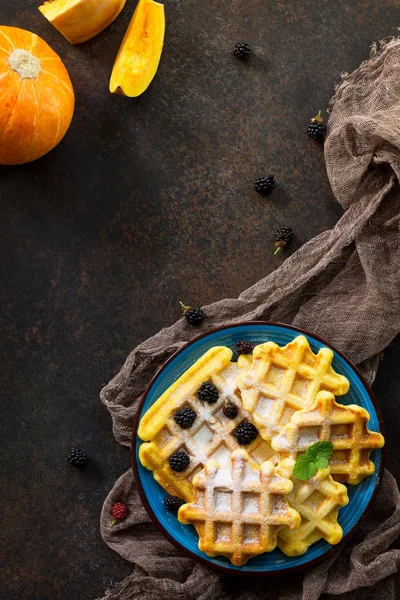 Breakfast table with pumpkin waffles and fresh blackberries on a — Stock Photo, Image