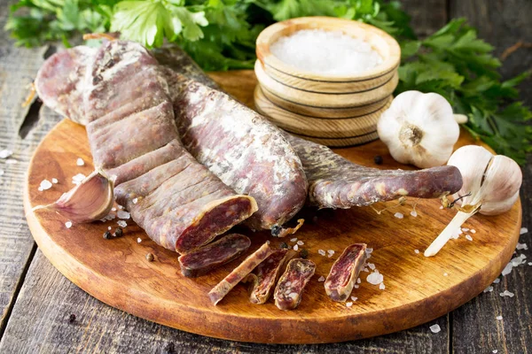 Beef jerky smoked sausage sudzhuk with spices and garlic is serv — Stock Photo, Image