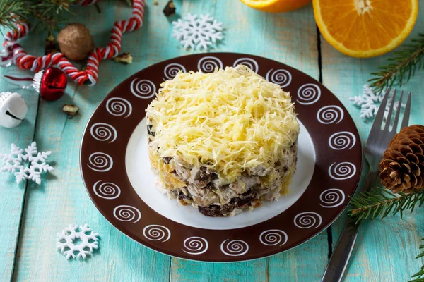 Ev yapımı meze şenlikli bir Noel tablo. Chic salatası — Stok fotoğraf