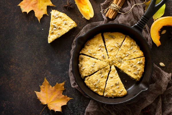 Pumpkin scones on a rusty stone or slate background, top view wi — Stock Photo, Image