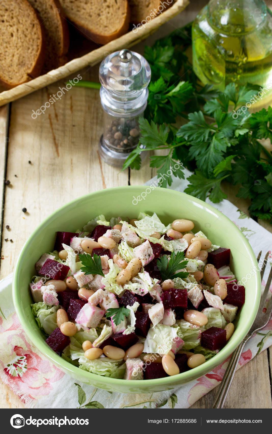 Ensalada con las setas y frijoles para el invierno Ensalada con las setas y frijoles para el invierno