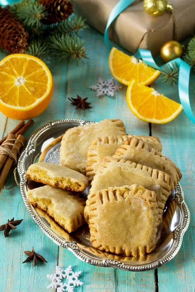 오렌지 진저 쿠키 축제 크리스마스 테이블에 잼 — 스톡 사진