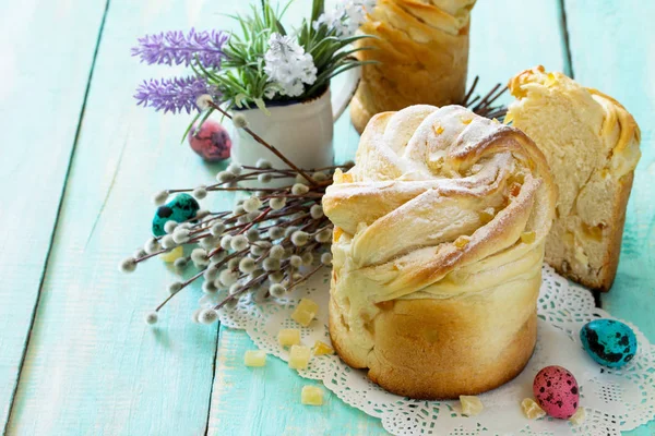 Paskalya arka plan. Tatil masasına Kruffin geleneksel yemek