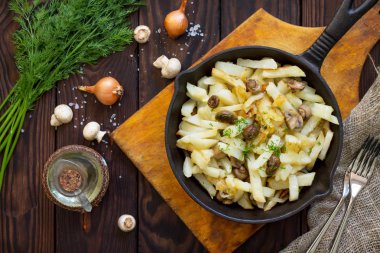 Rustik mutfak petrol mantarlı patates kızartması 