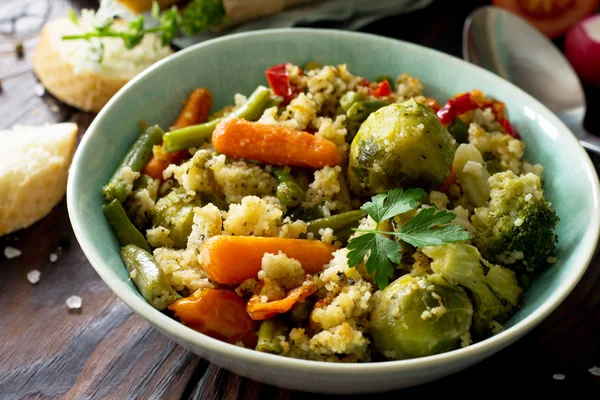 Gezonde goede voeding. Huisgemaakte vegetarische couscous close-up — Stockfoto