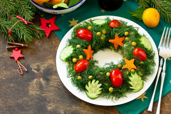 Grinalda de salada de Natal de Inverno. Delicioso sal tradicional russo — Fotografia de Stock