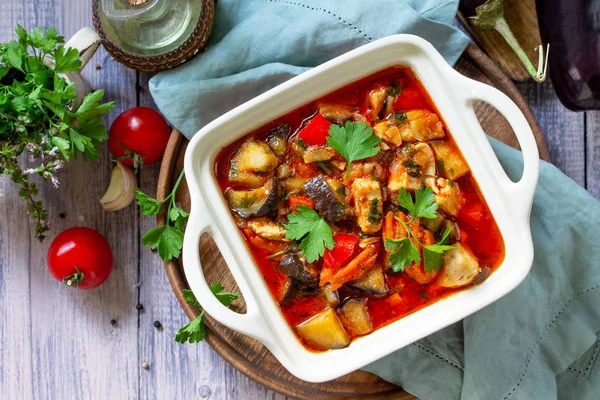 Thanksgiving Autumn Menu. Stewed meat with eggplant and eggplant — Stock Photo, Image