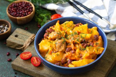 Şükran Günü Sonbahar Menüsü. Fasulye ve sebzeli güveç.