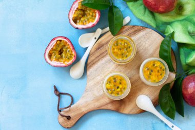 Maracuya Panna cotta ile Maracuya jölesi, İtalyan tatlısı, homem