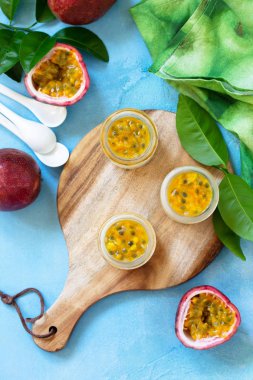 Maracuya Panna cotta ile Maracuya jölesi, İtalyan tatlısı, homem