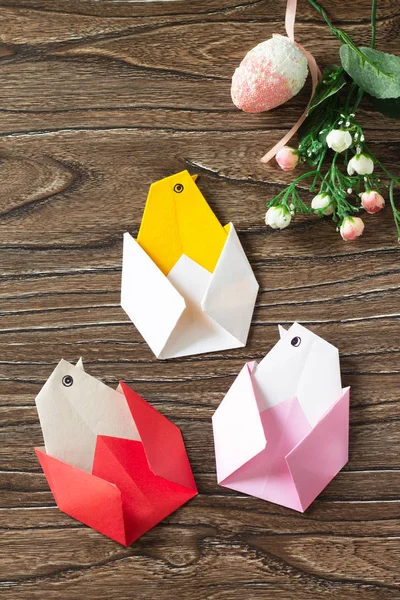 Hadiah Paskah Origami Chicken. Buatan tangan. Proyek anak-anak — Stok Foto