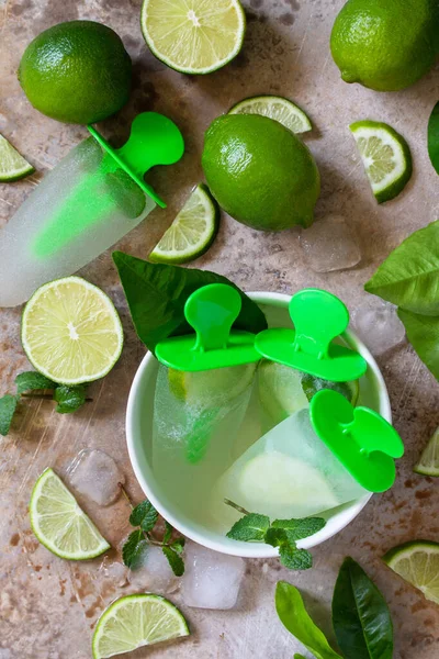 Homemade Popsicles Lime Juice Mint Mojito Fruit Ice Light Stone — Stock Photo, Image