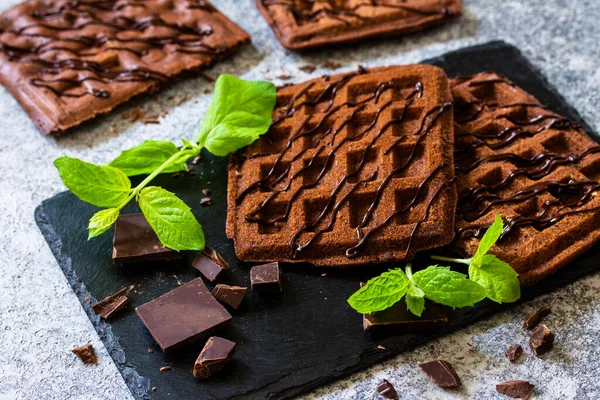 Yapımı Brownie Waffle Lar Çikolatalı Belçika Waffleları Üzerinde Çikolata Olan — Stok fotoğraf