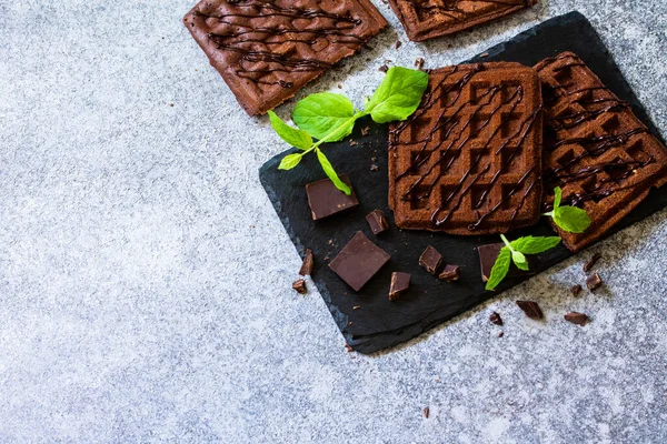 Yapımı Brownie Waffle Lar Çikolatalı Belçika Waffleları Üzerinde Çikolata Olan — Stok fotoğraf