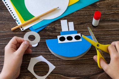 Talimat adım 7. Babalar günü için hediye kâğıt tekne. Çocuk sanat projesi, çocuklar için el işi. Çocuklar için el işi.