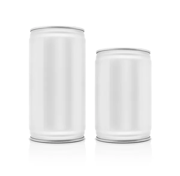 Embalagem em branco bebida pode isolado no fundo branco — Fotografia de Stock