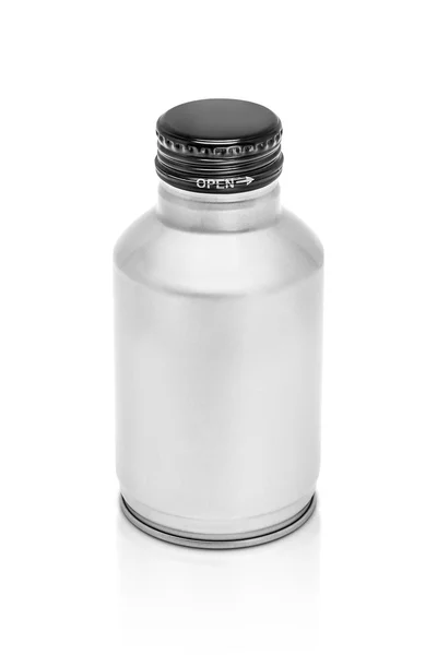빈 포장 음료 알루미늄 수에 고립 된 흰색 배경 — 스톡 사진
