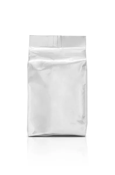Bolsa de folha de embalagem em branco isolada no fundo branco — Fotografia de Stock