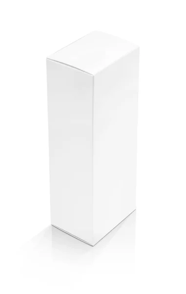 Embalaje en blanco caja de cartón de papel blanco aislado sobre fondo blanco —  Fotos de Stock