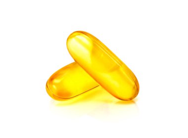 Beyaz arkaplanda balık yağı takviye kapsülü izole edildi