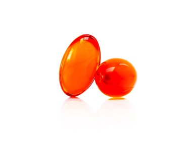 Beyaz arka plan üzerinde izole kırmızı ek kapsül