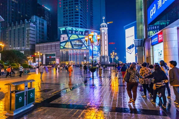 Chongqing, Innenstadt Geschäftszentrum in der Nacht, China, Asien — Stockfoto