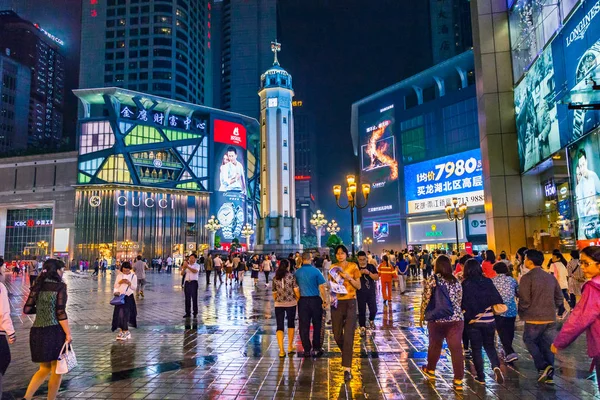 Chongqing, Innenstadt Geschäftszentrum in der Nacht, China, Asien — Stockfoto