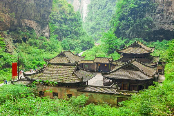 Antike chinesische historische Taverne im Tal, wulong Karstwelt — Stockfoto