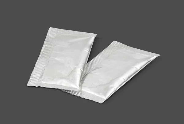 Imballaggio in bianco bustina di foglio di zucchero isolato su sfondo grigio — Foto Stock