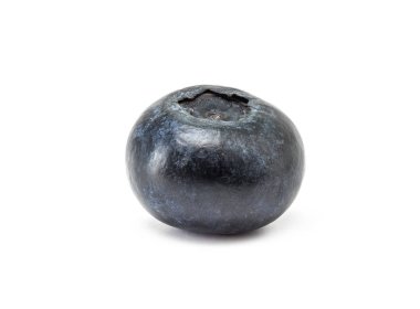 beyaz arkaplanda yaban mersini meyvesi