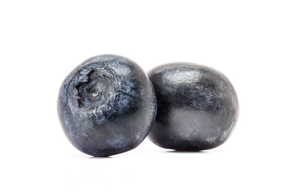 Blåbär frukt isolerad på vit bakgrund — Stockfoto